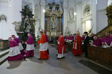 Abschlussvesper der Bischofskonferenz mit Austeilung des Bonifatiussegens (Foto: Karl-Franz Thiede)